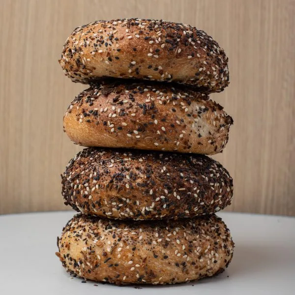 6 Unidades Bagel Everything con mix de semillas