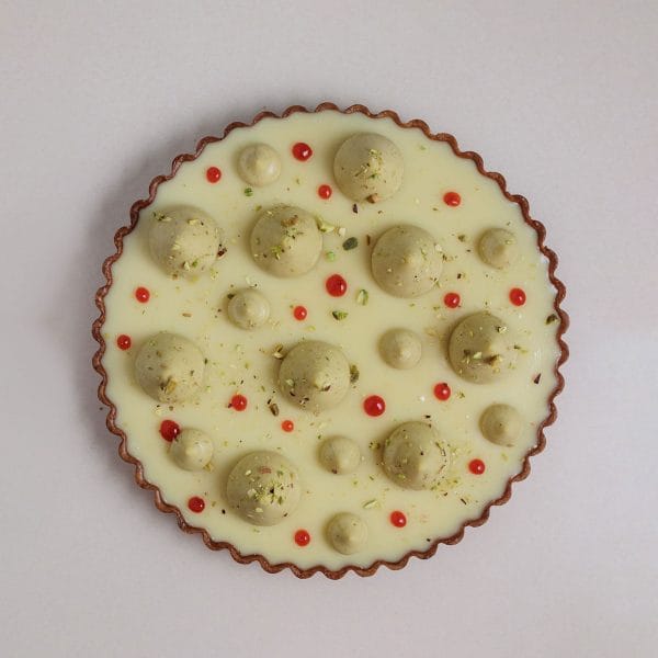Tarteleta chocolate blanco, pistacho y frutilla