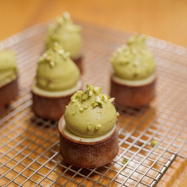 6 Unidades Tarteleta chocolate blanco, pistacho y frutilla individual
