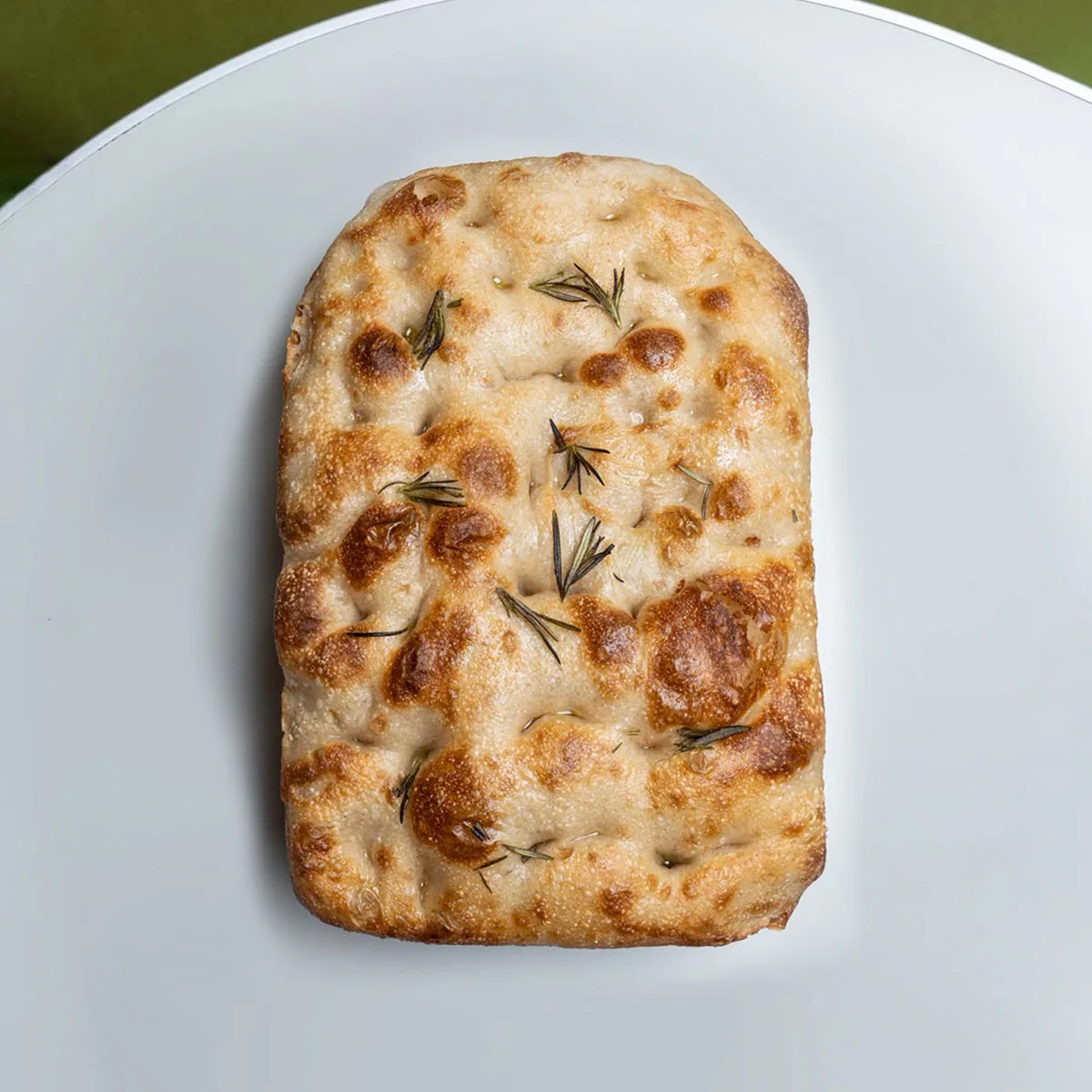 Focaccia con oliva y romero