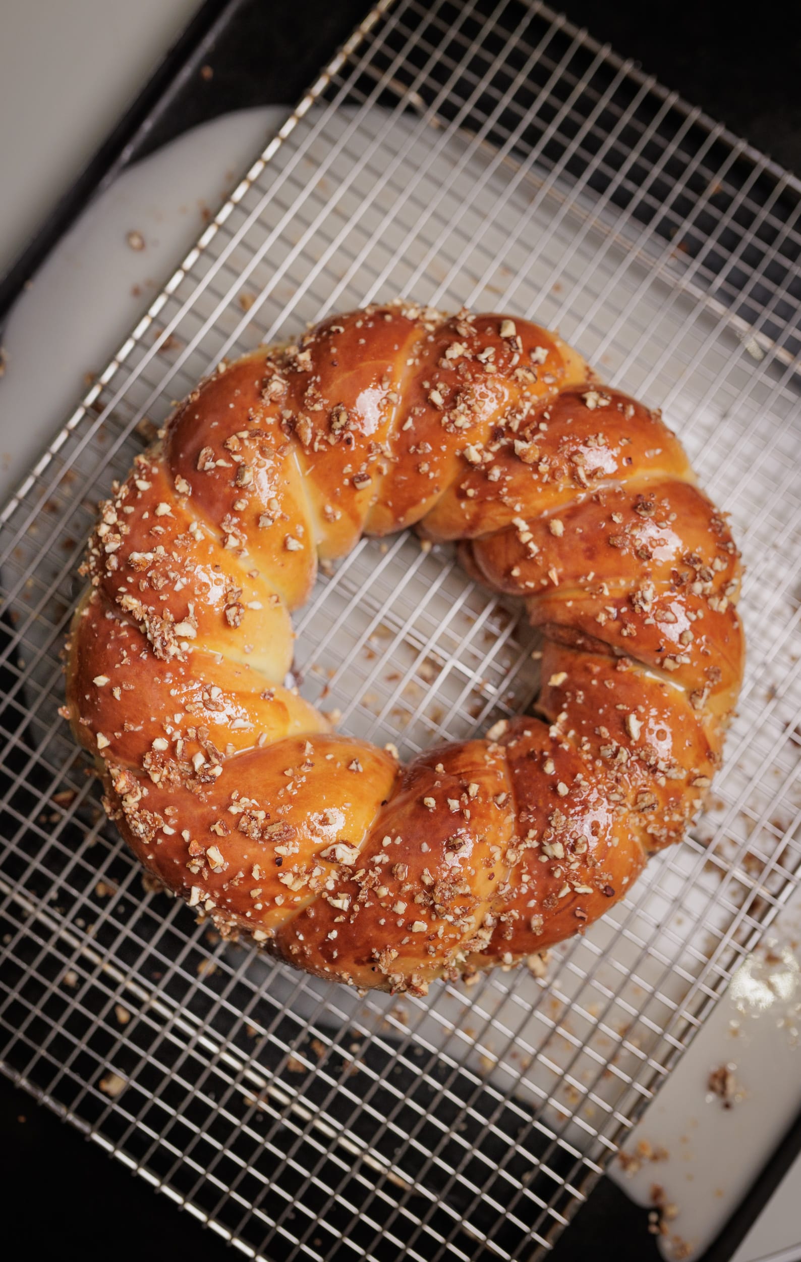 Rosca de Pascua, helado de crema americana Evelia y salsa de queso crema